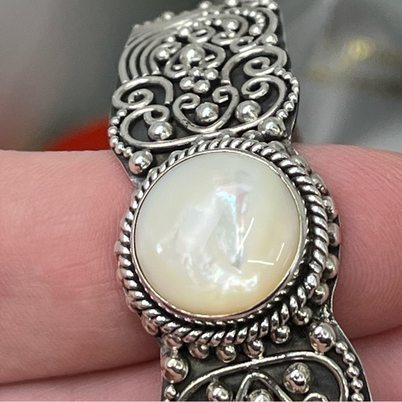 Vintage Suarti Bali 925 Sterling Silver Mother-of-Pearl Cuff Bracelet - Picture 5 of 16